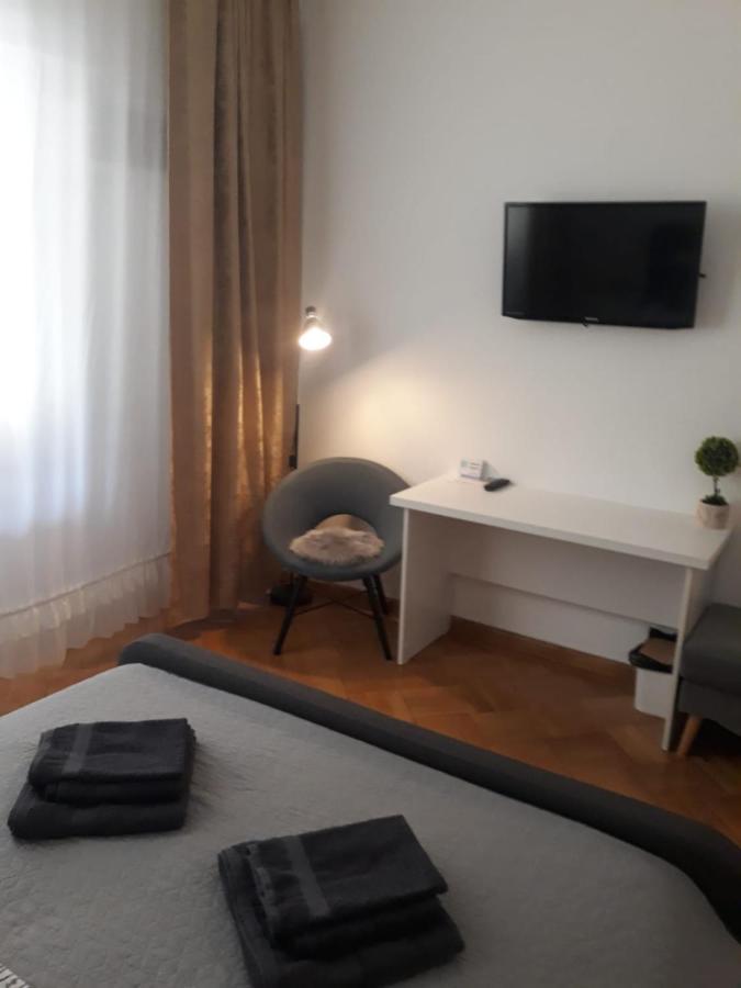 Nice Studio In Old Town Boekarest Buitenkant foto